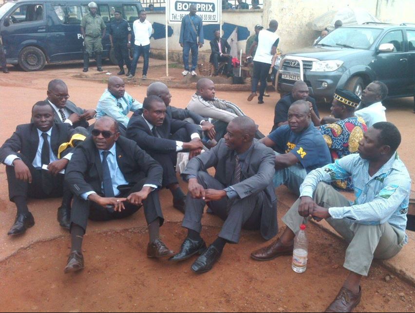 Article : Cameroun : pourquoi l&rsquo;opposition est-elle « abandonnée » par le peuple ? (1)